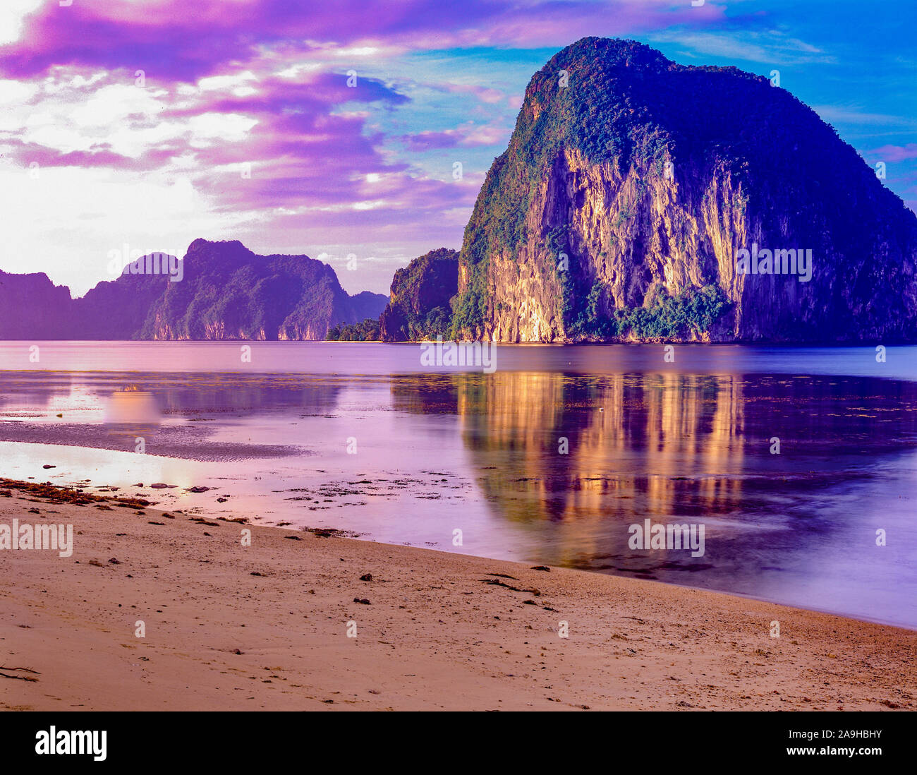 Sunrise at Fularog Beach, and Pinabuyutan Island, Bacuit Bay, Philippines, South China Sea Stock Photo