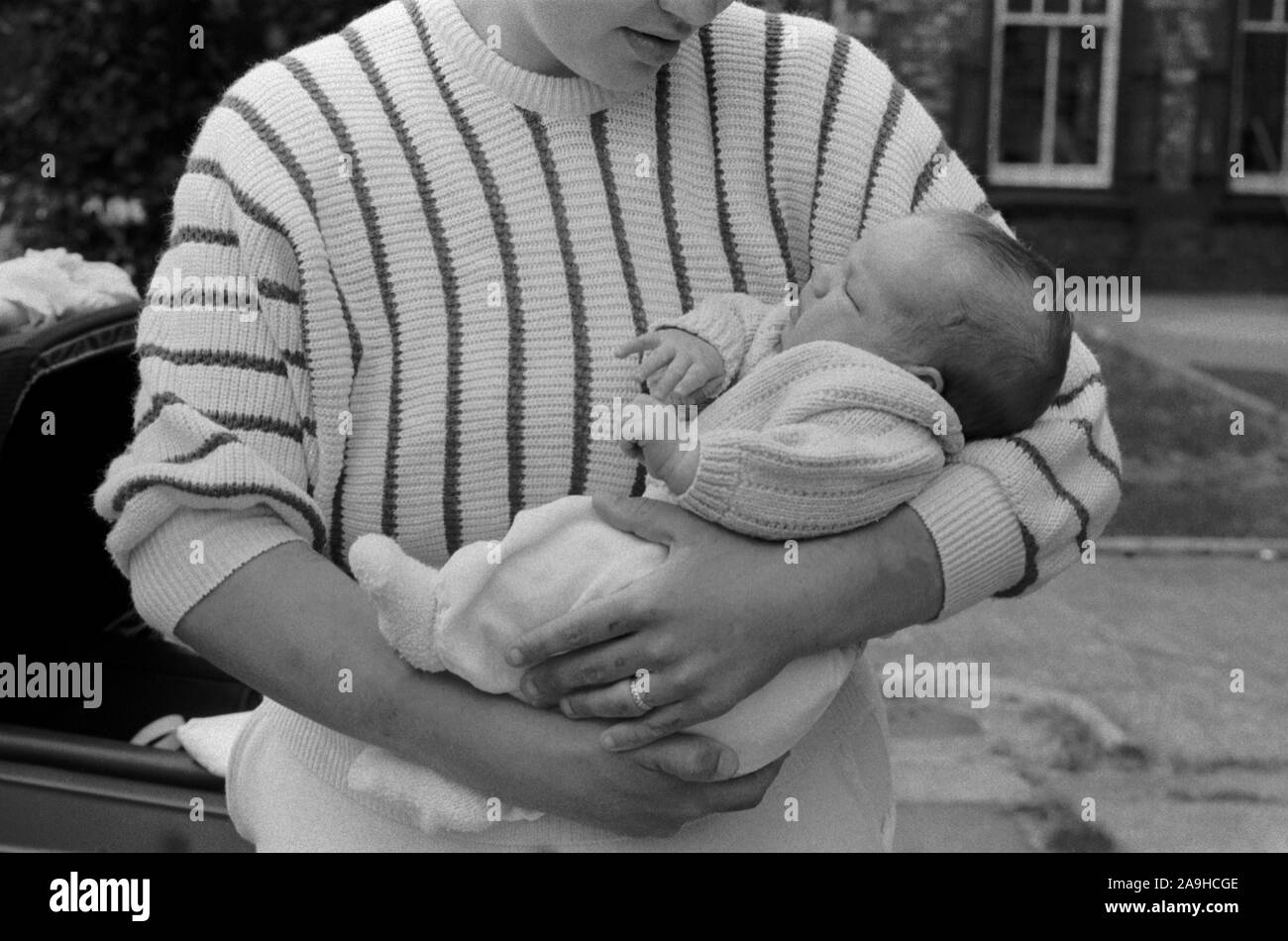 Prison UK 1986. New mother with her newborn baby, born in the prison. HM Prison Styal Wilmslow Cheshire 1980s. England HOMER SYKES Stock Photo