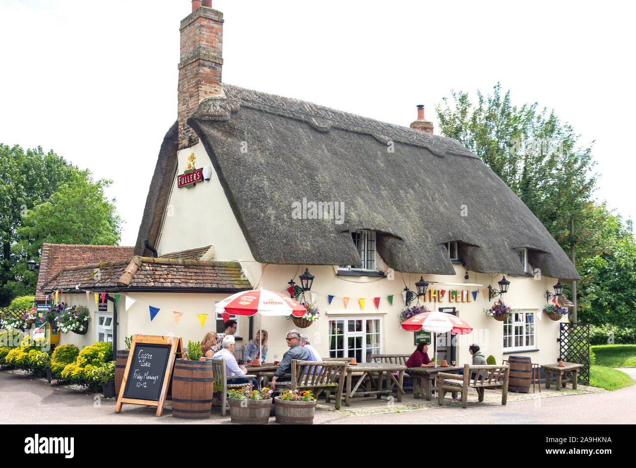16th century thatched 'The Bell' Pub, The Green, Chearsley