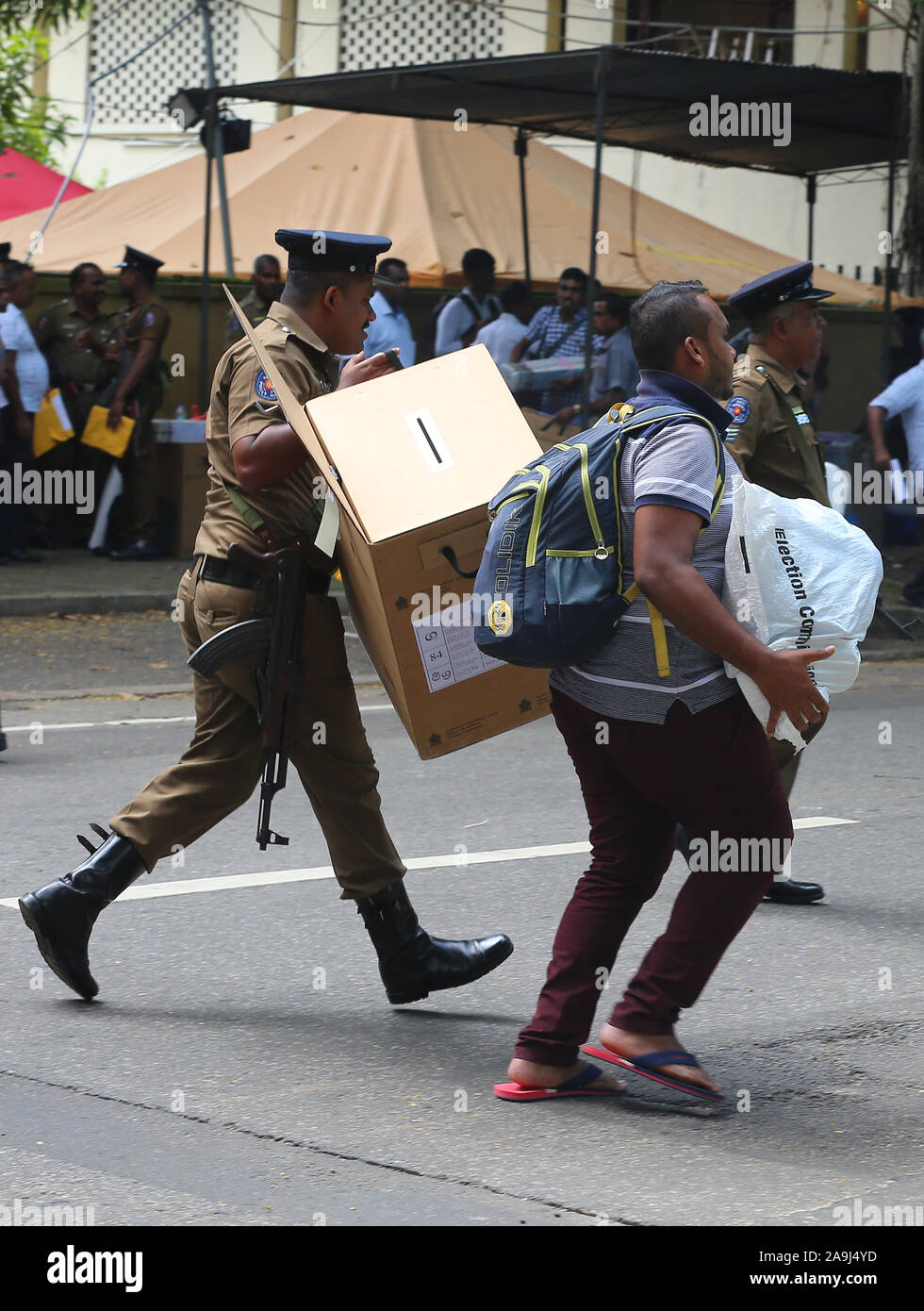 Colombo, Sri Lanka. 15th Nov, 2019. Sri Lankan Police and electoral
