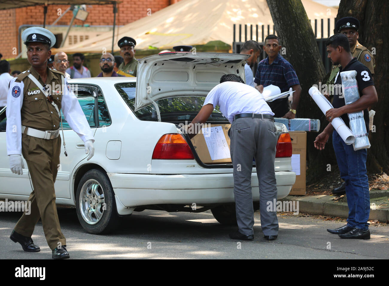 Colombo, Sri Lanka. 15th Nov, 2019. Sri Lankan Police and electoral