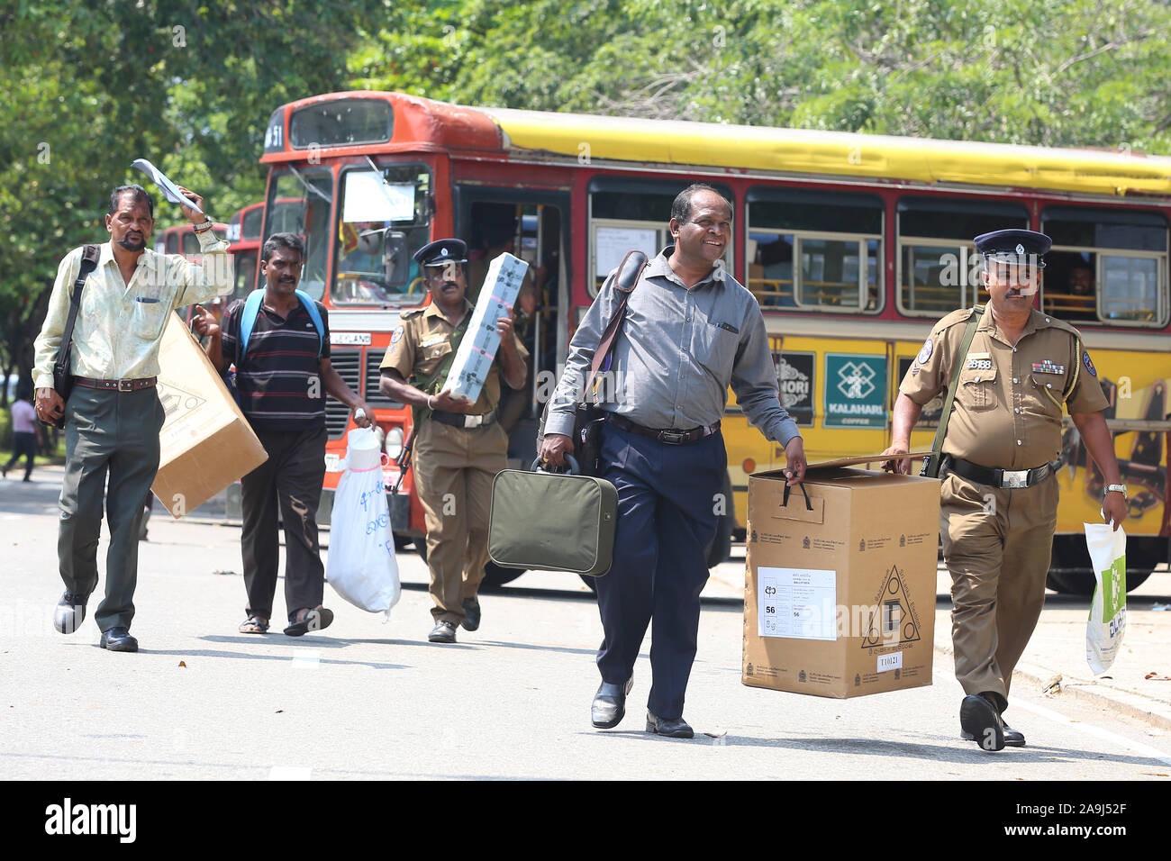 Colombo, Sri Lanka. 15th Nov, 2019. Sri Lankan Police and electoral