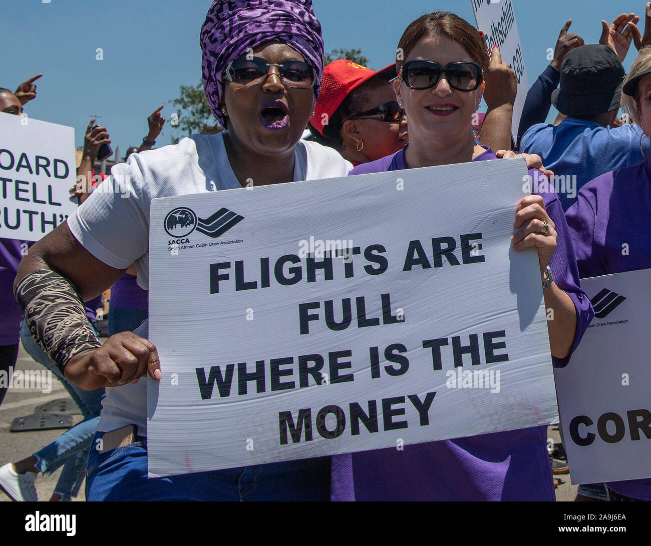 South african airways cabin crew hi-res stock photography and images ...