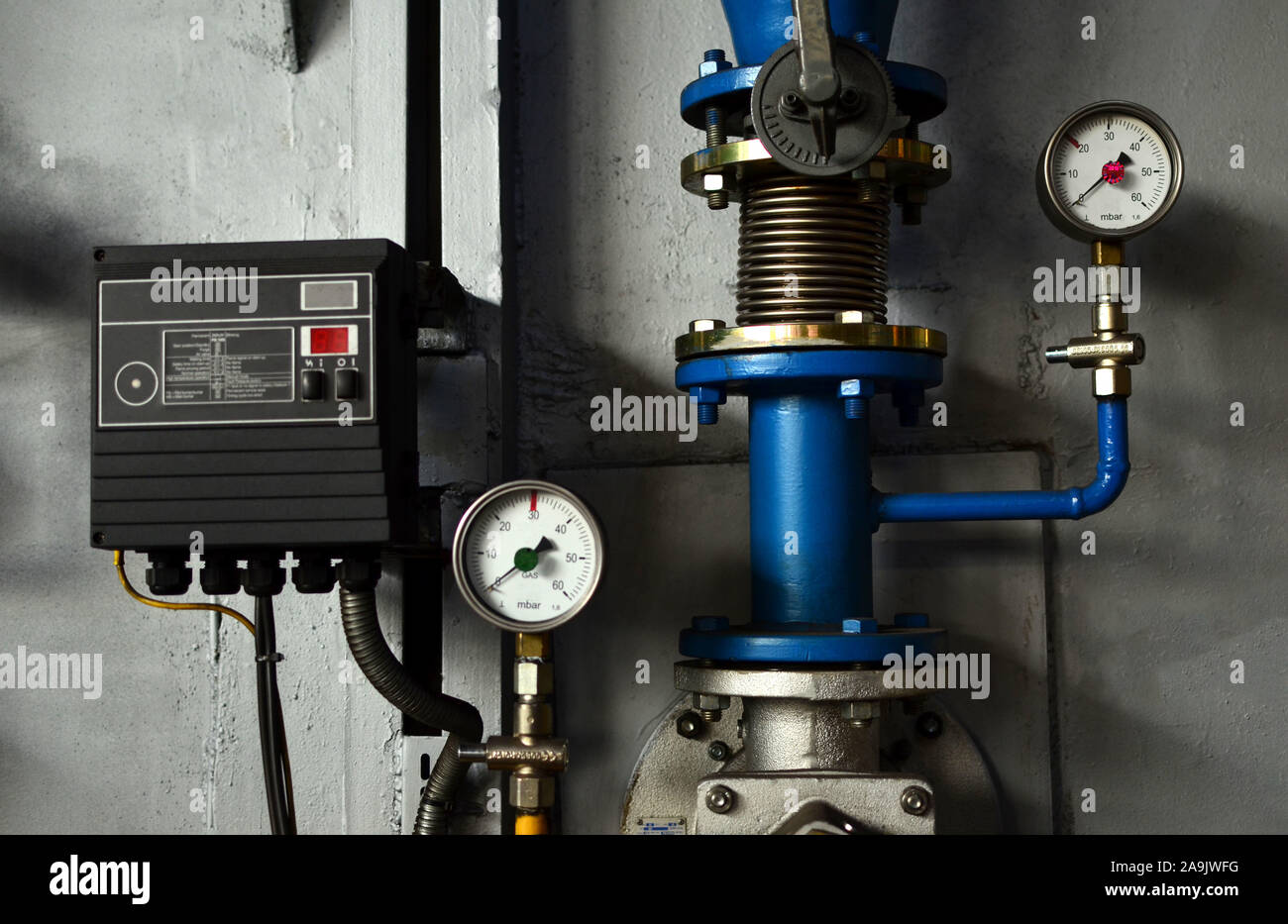 Automatic industrial burner control unit. Round mechanical pressure