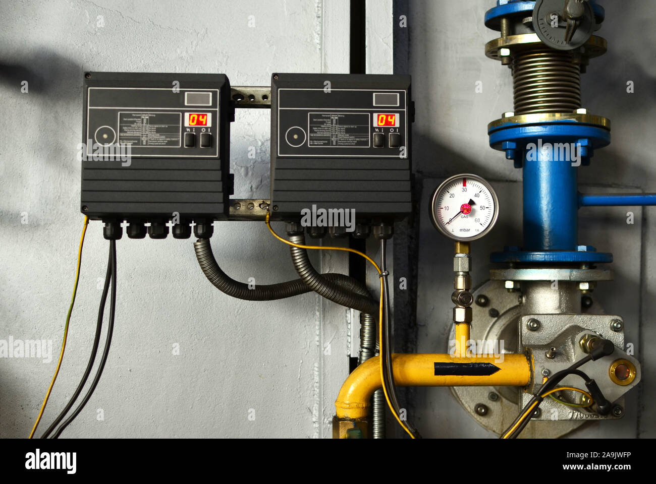 Automatic industrial burner control unit. Round mechanical pressure