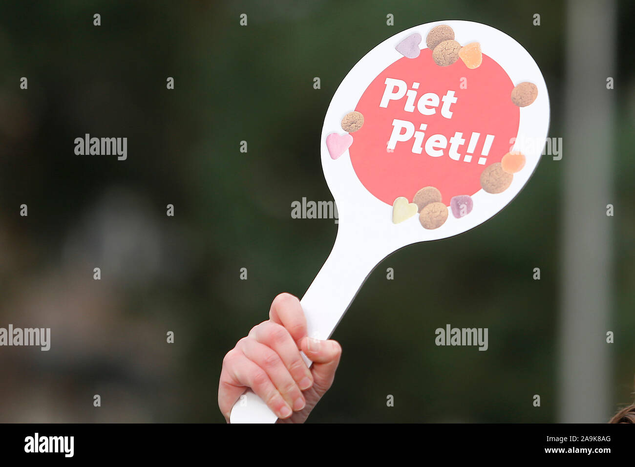 Apeldoorn, Netherlands. 12th Nov, 2019. APELDOORN, 16-11-2019, Sinterklaas intocht Apeldoorn, piet sign Credit: Pro Shots/Alamy Live News Stock Photo