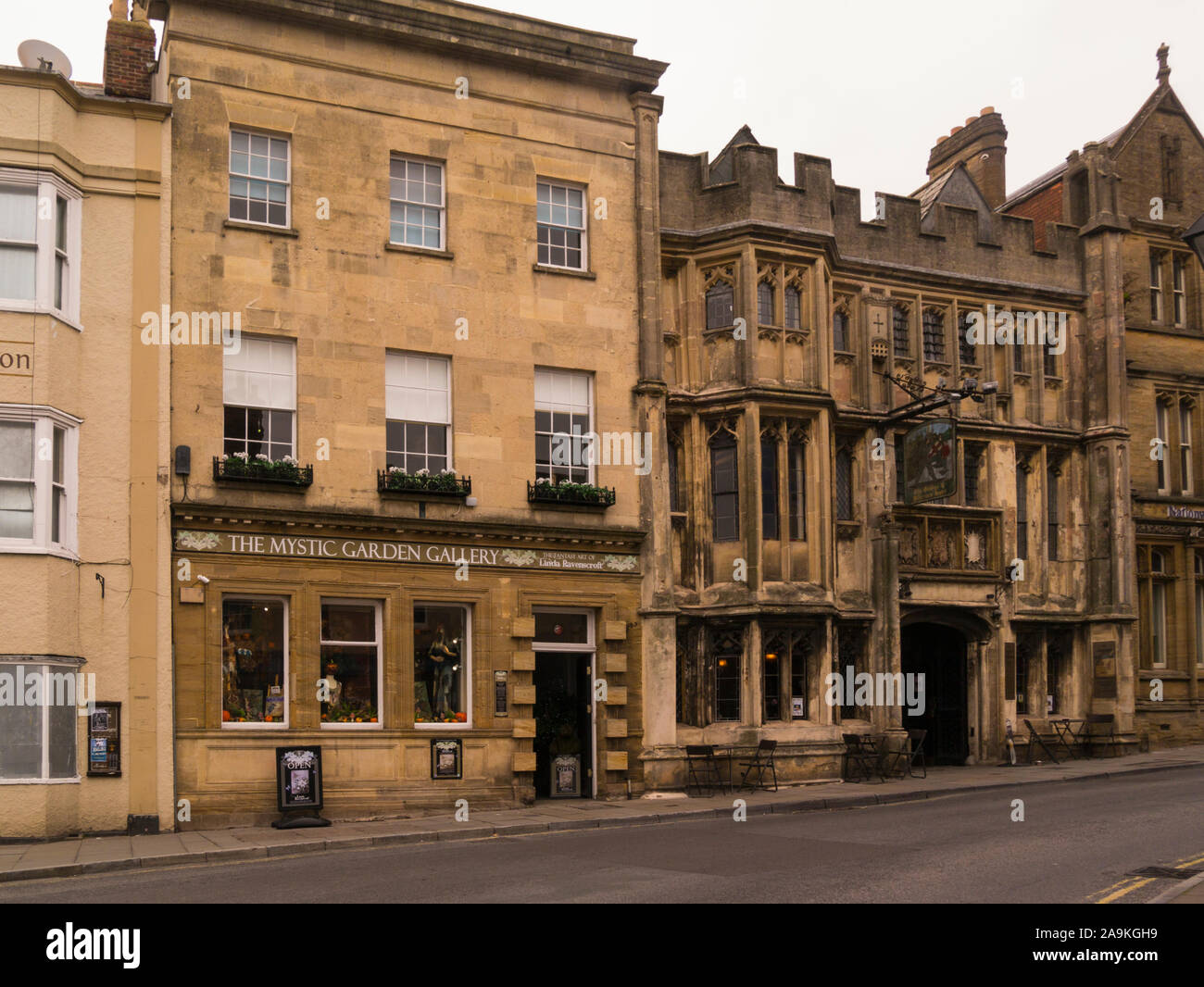 Built in 1400s George and Pilgrim Hotel oldest purpose-built pub in South West England, Market Place Glastonbury Somerset England UK steeped in histor Stock Photo