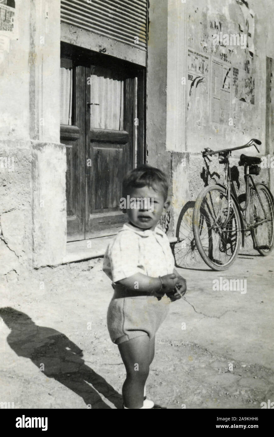 Child shop 1940s hi-res stock photography and images - Alamy