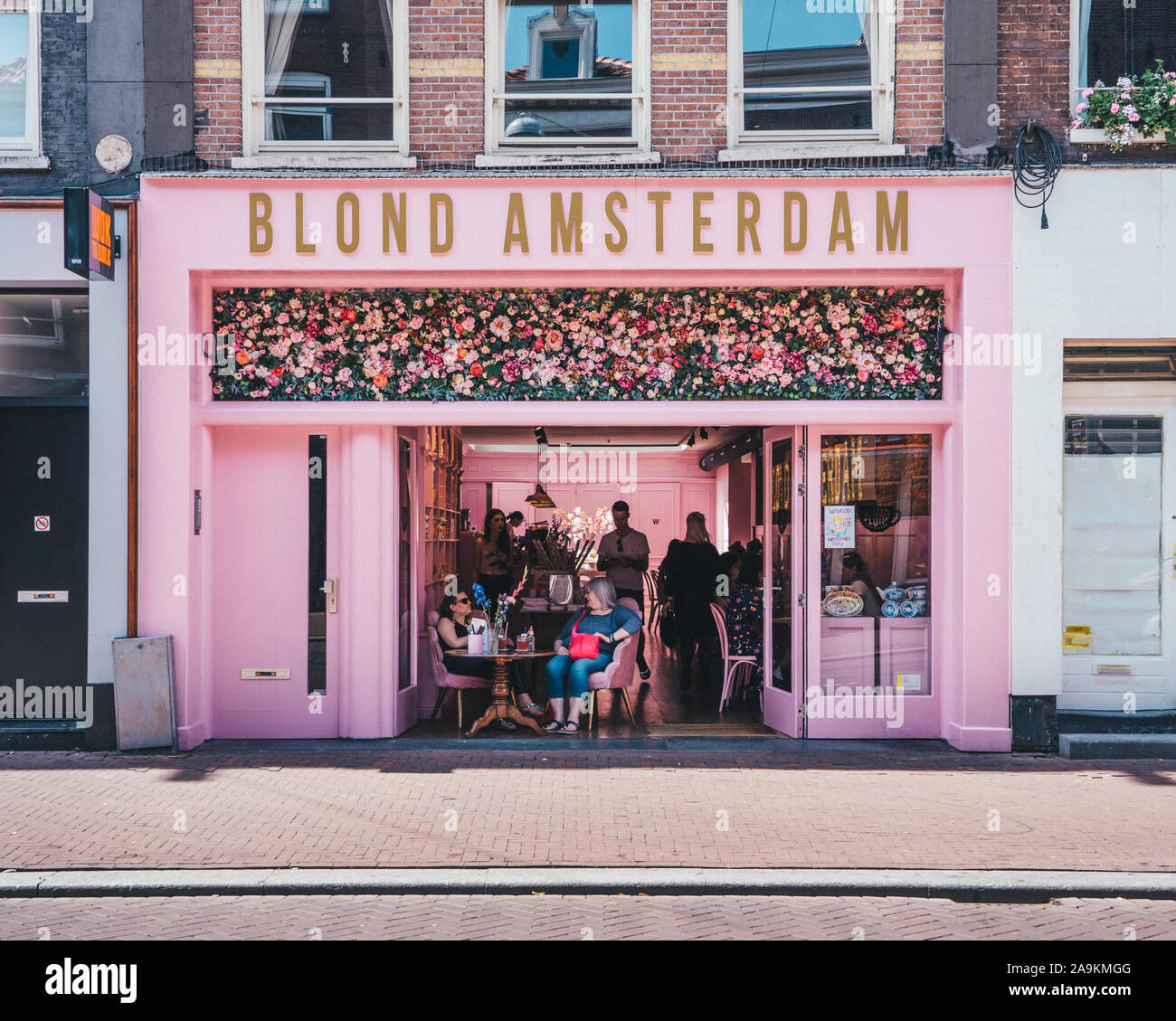 oorlog Schurend gallon Amsterdam, Netherlands - July 21, 2019: Facade of phink themed restaurant Blond  Amsterdam Stock Photo - Alamy