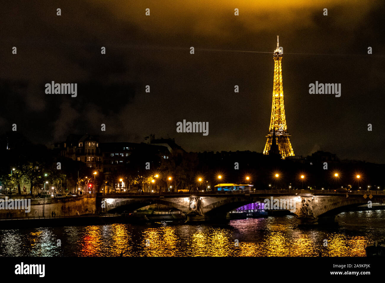 The Eiffel tower at night, Paris Stock Photo