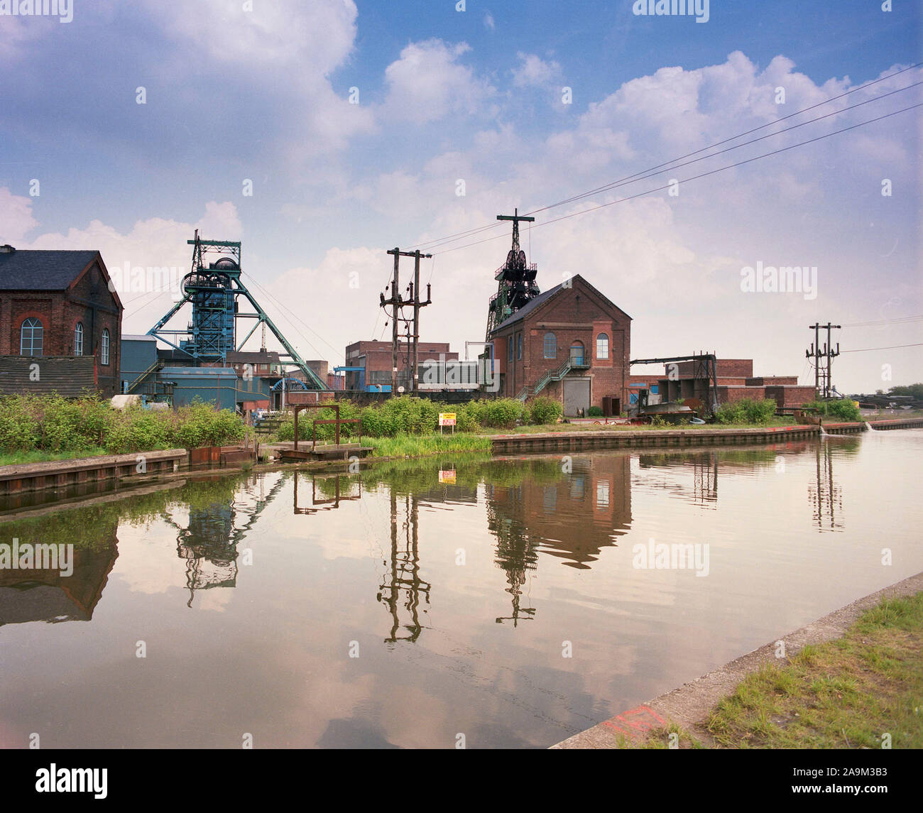 1989-coal-mine-wigan-adjacent-to-leeds-liverpool-canal-lancashire