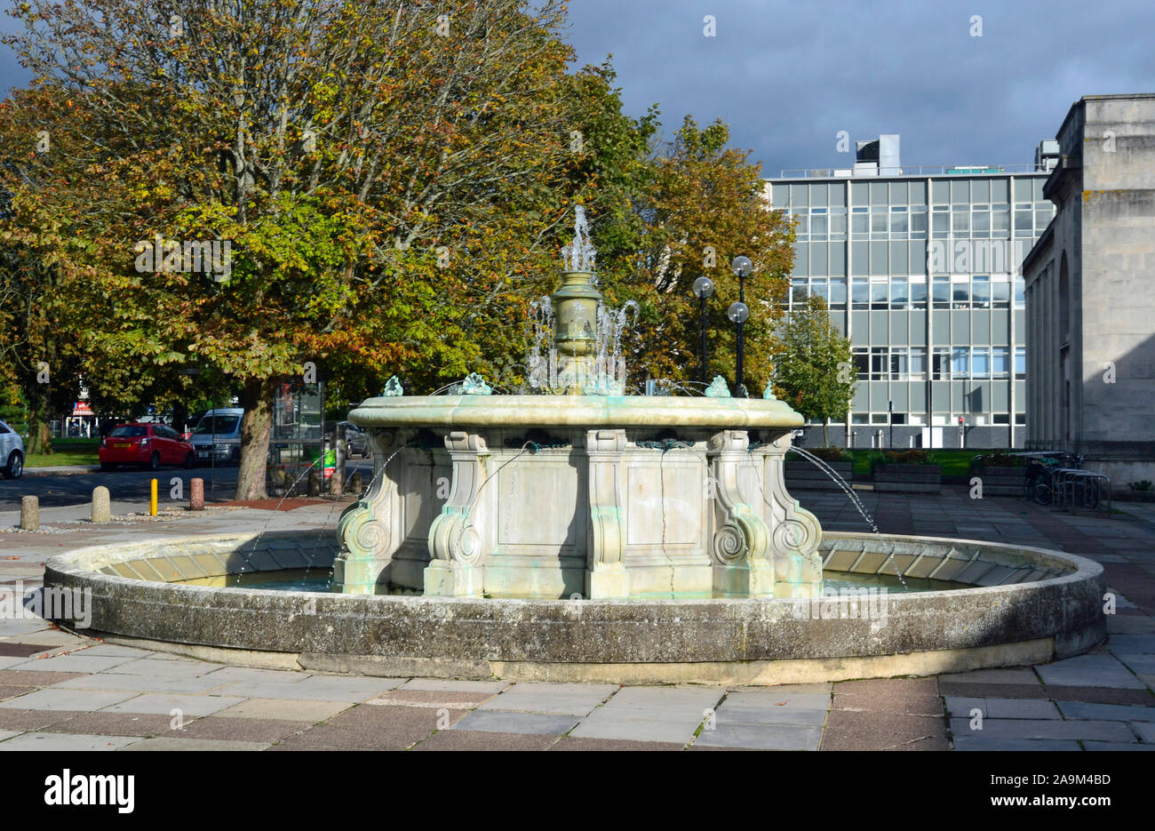 Water fountain outside the City Art Gallery, Southampton, Hampshire, UK Stock Photo