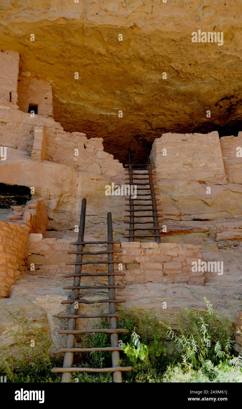 The cliff dwelling known as The Long House in the Wetherill Mesa sector ...