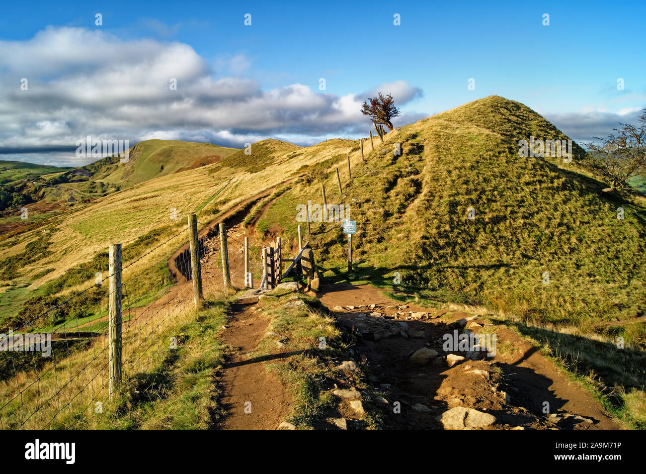 UK,Derbyshire,Peak District, View from Mam Nick along the Great Ridge to Mam Tor. Stock Photo
