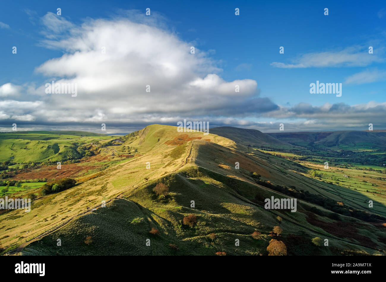 UK,Derbyshire,Peak District, View from Back Tor along the Great Ridge to Mam Tor. Stock Photo