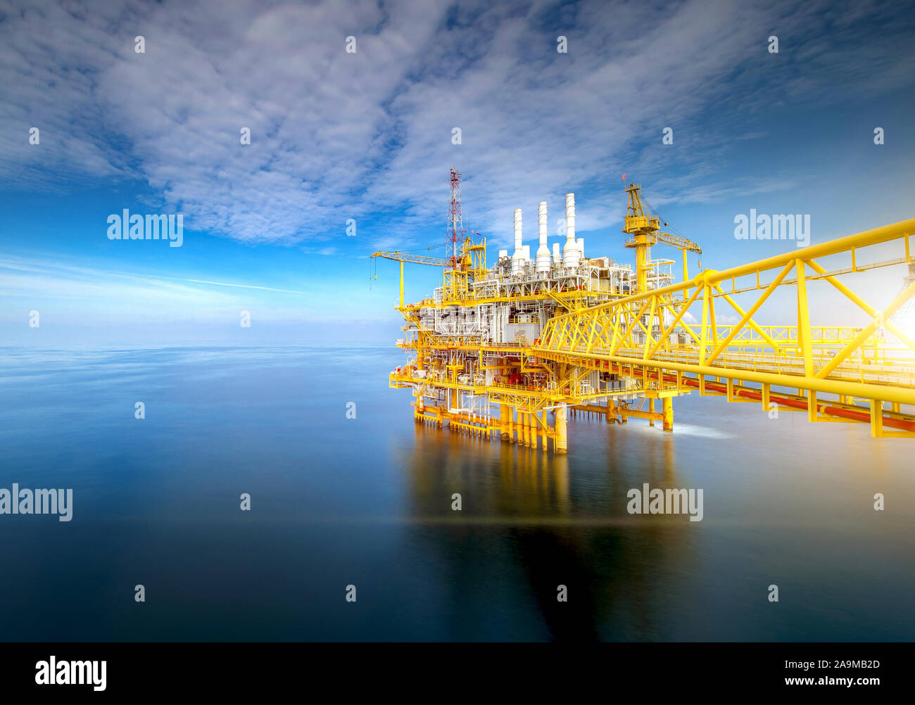 Offshore oil rig fire hi-res stock photography and images - Alamy