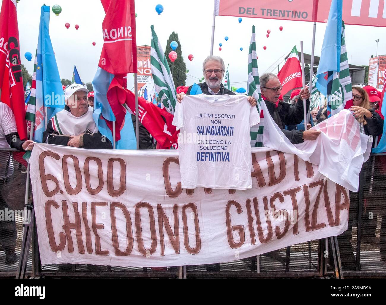 Rome, Italy. 16th Nov, 2019. National demonstration of pensioners Spi-Cgil, Fnp-Cisl and Uilp-Uil with the slogan 'Invisible no! We are sixteen million' at the Circus Maximus in Rome. (Photo by Patrizia Cortellessa/Pacific Press) Credit: Pacific Press Agency/Alamy Live News Stock Photo