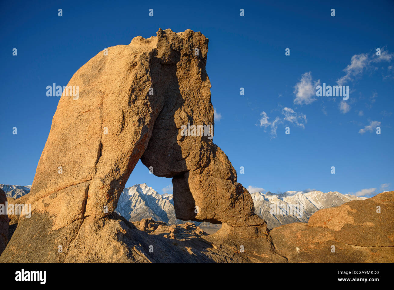 Boot Arch and Lone Pine Peak, Alabama Hills Recreation Area, eastern Sierra Nevada Mountains, California. Stock Photo