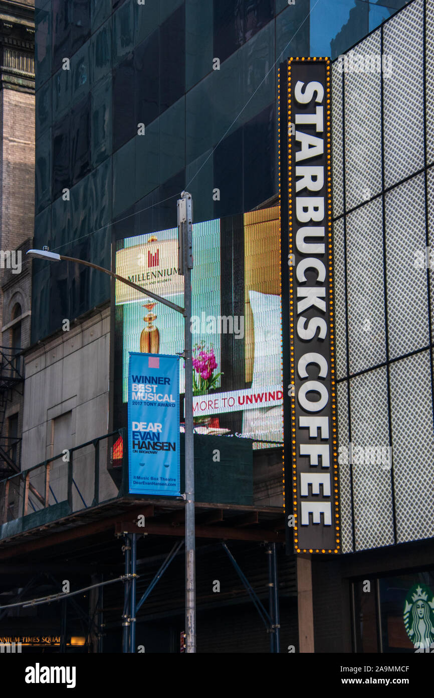 Starbucks grande hires stock photography and images Alamy
