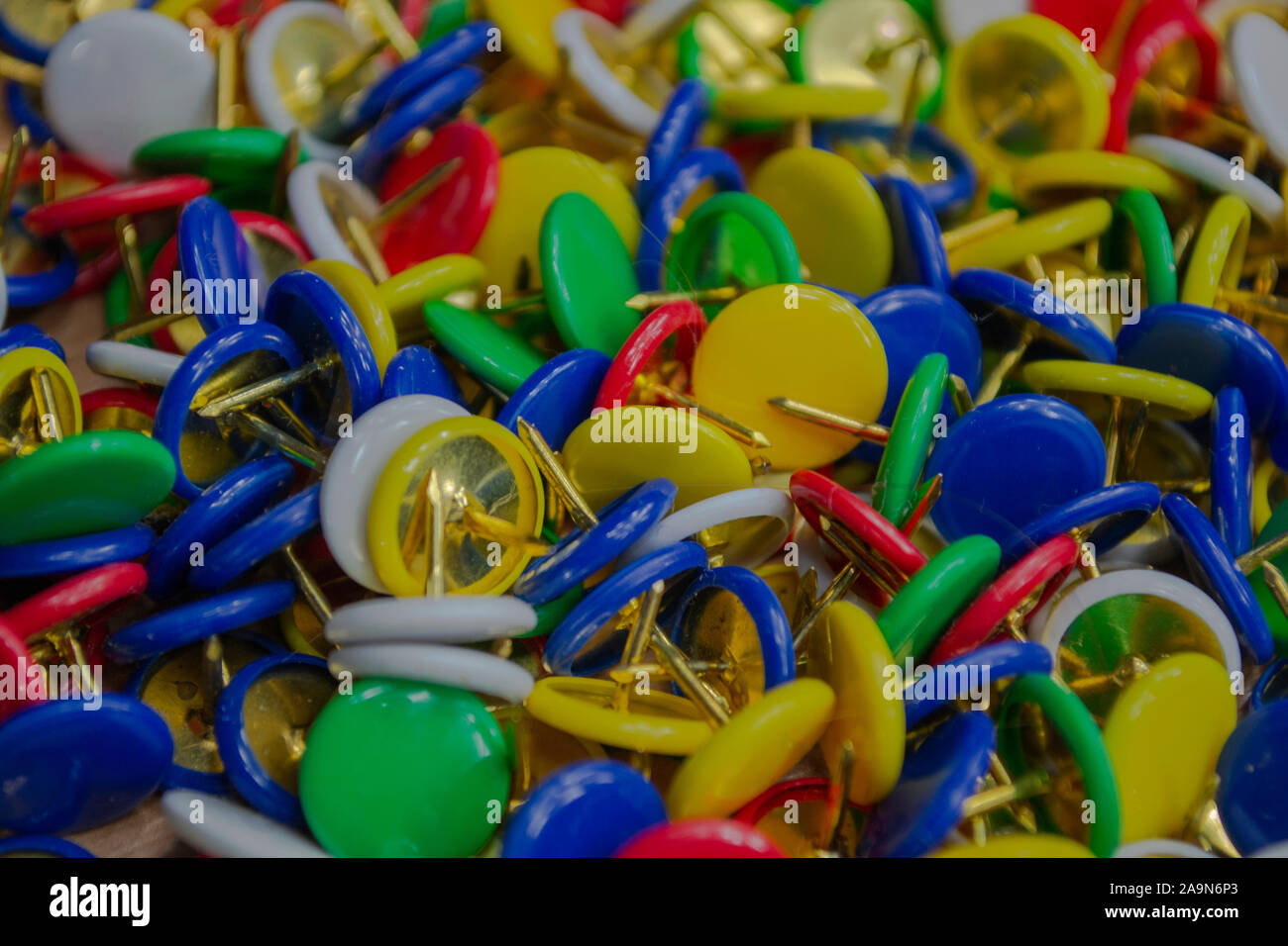 Drawing pins hi-res stock photography and images - Alamy