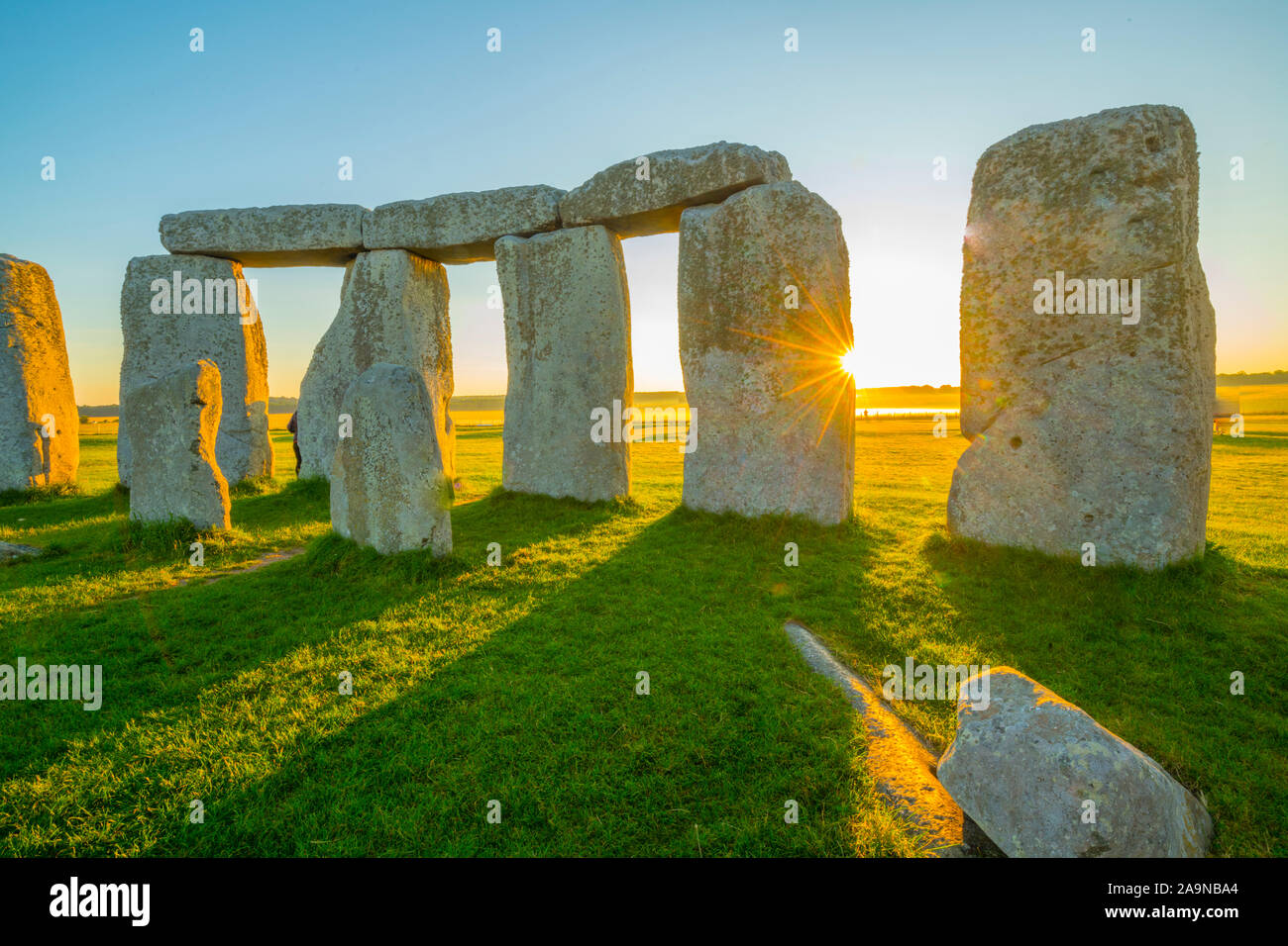 Stonehenge at dawn, Stone Circle on Salisbury Plain, 30001500 BC