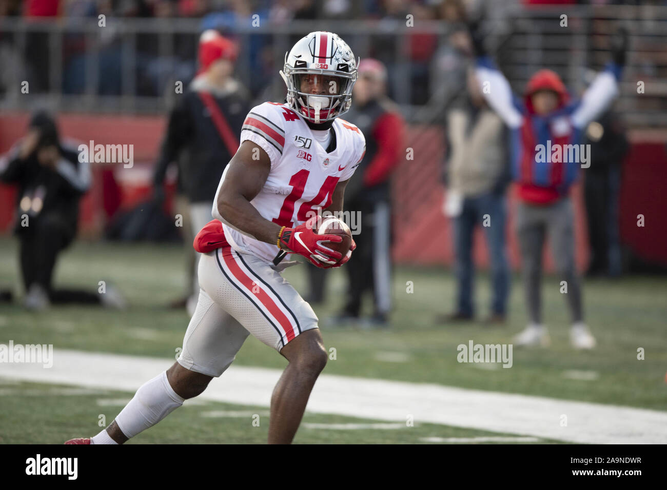 Piscataway, New Jersey, USA. 16th Nov, 2019. Ohio State's KJ HILL scores a  touch down during game action against Rutgers University at SHI Stadium in  Piscataway, New Jersey. Ohio State defeated Rutgers