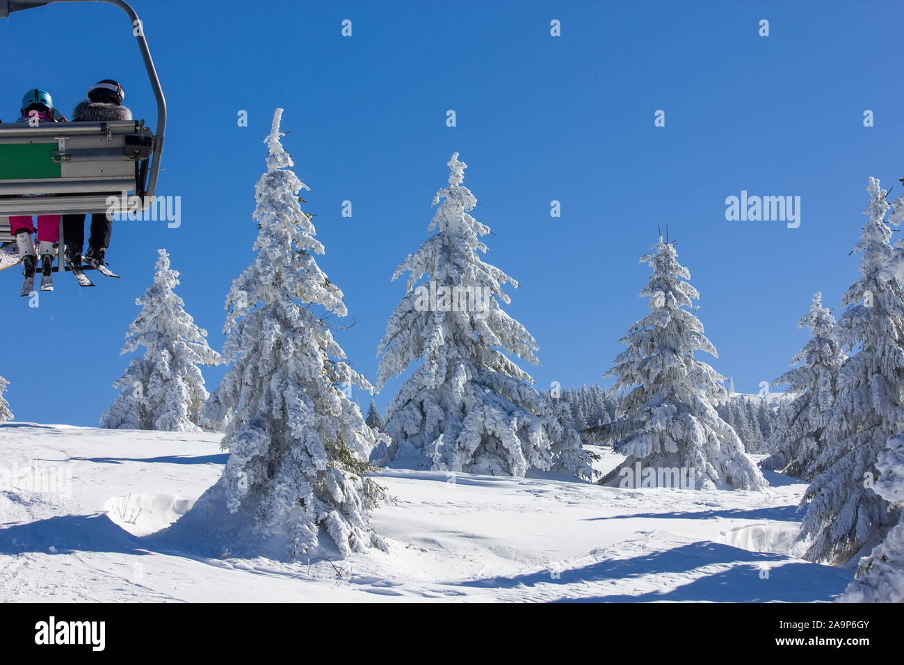Black mountain chair lift hi-res stock photography and images - Alamy