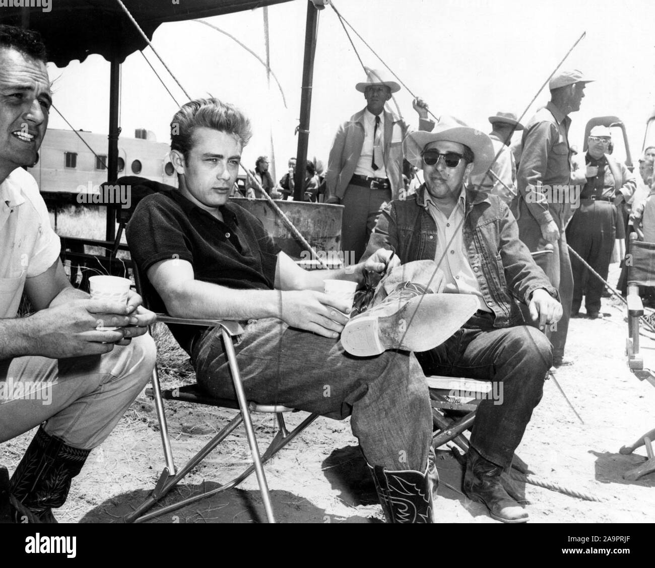 JAMES DEAN in GIANT (1956), directed by GEORGE STEVENS. Credit: WARNER BROTHERS / Album Stock Photo
