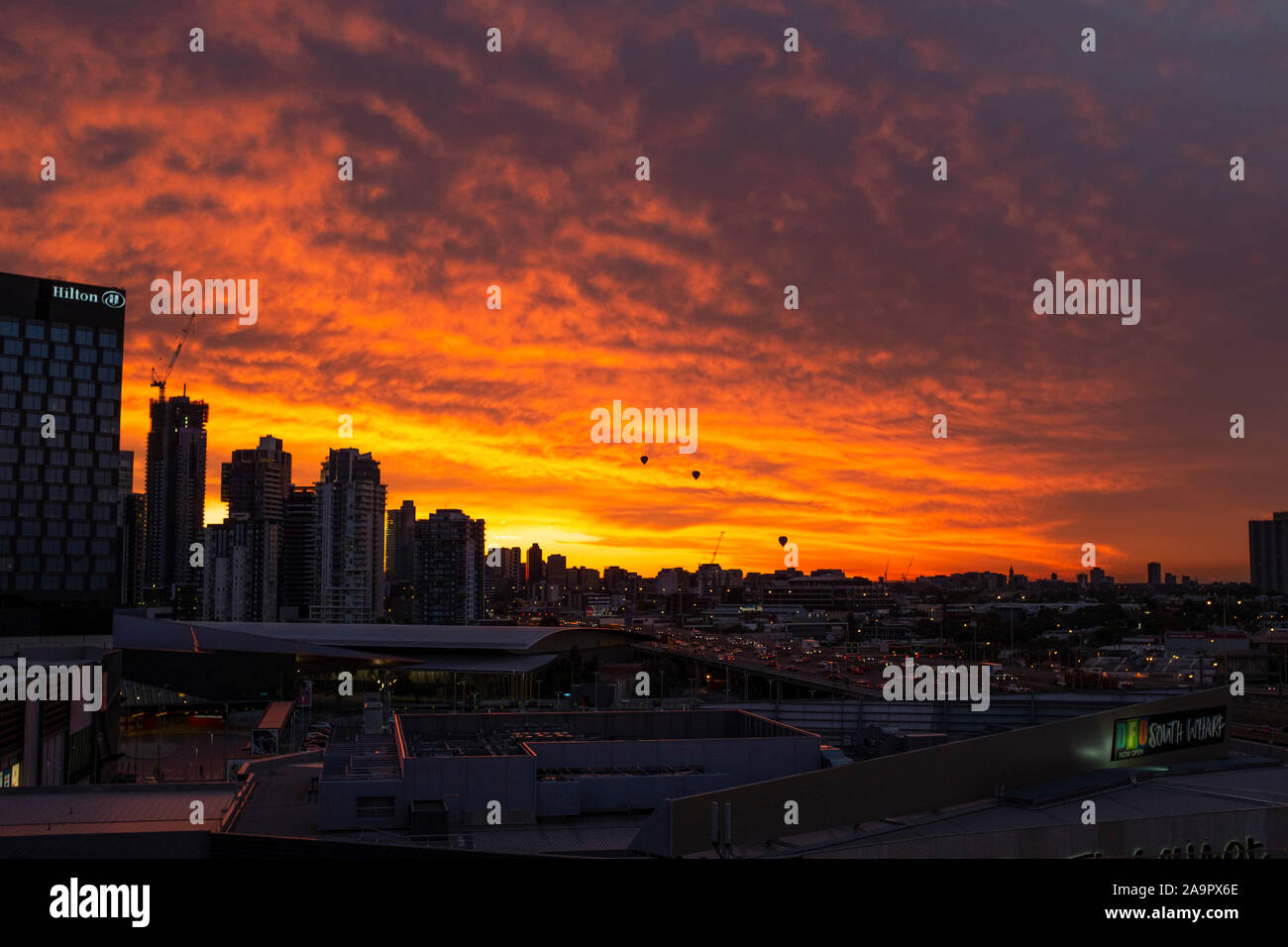 Melbourne australia skyline city silhouette hi-res stock photography ...