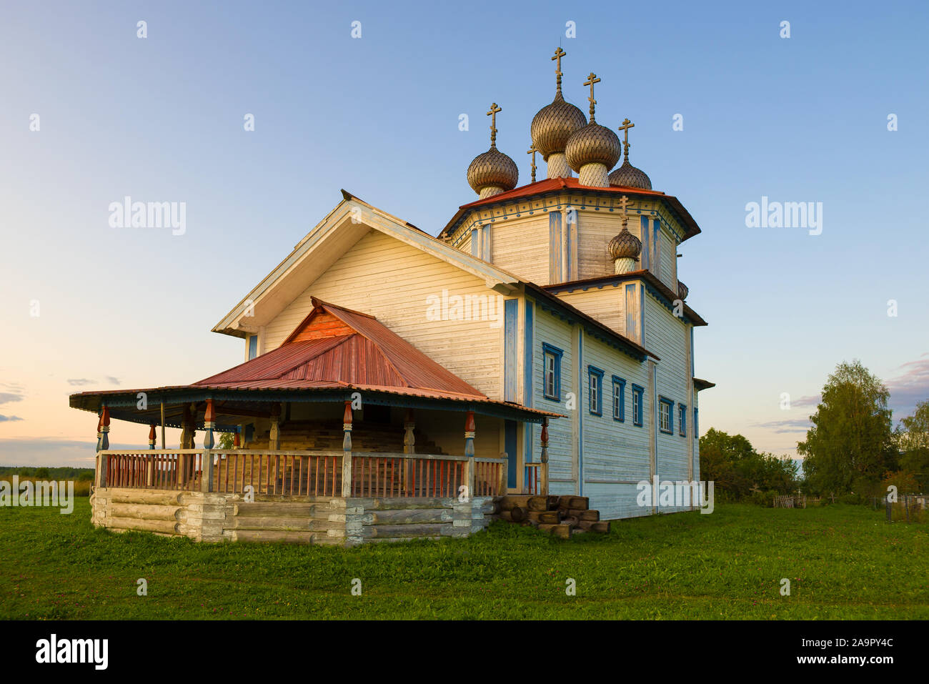 Epiphany church close-up on august evening. Lyadinskiy churchyard, Arkhangelsk region. Russia Stock Photo
