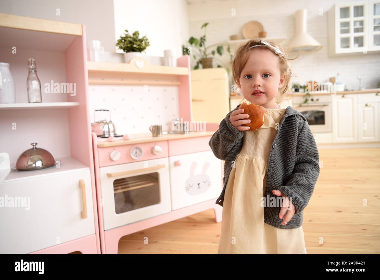 toddler girl play kitchen