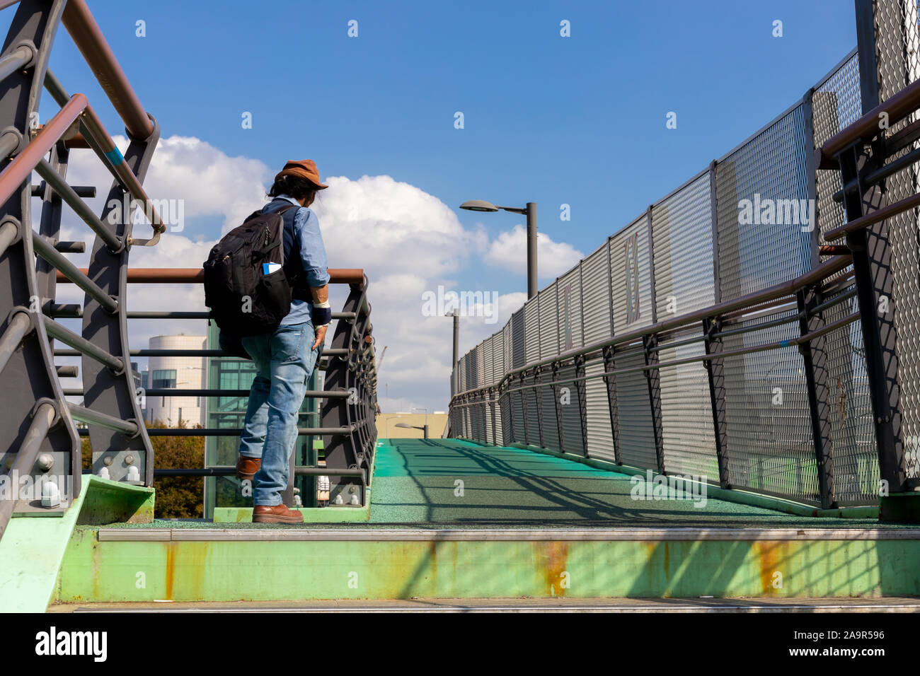 Man bridge home hi-res stock photography and images - Alamy