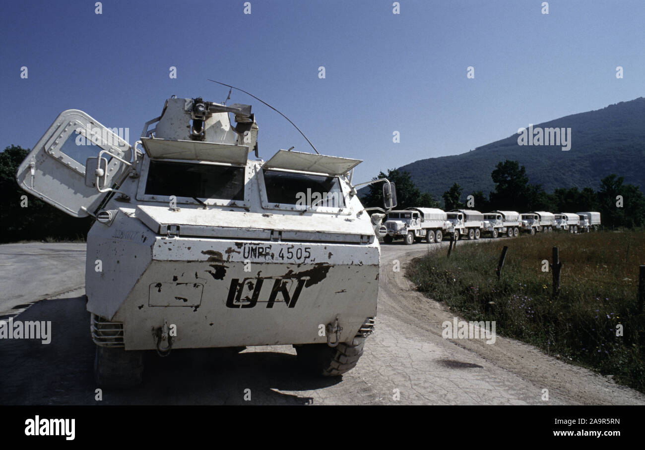 Military convoy hi-res stock photography and images - Alamy