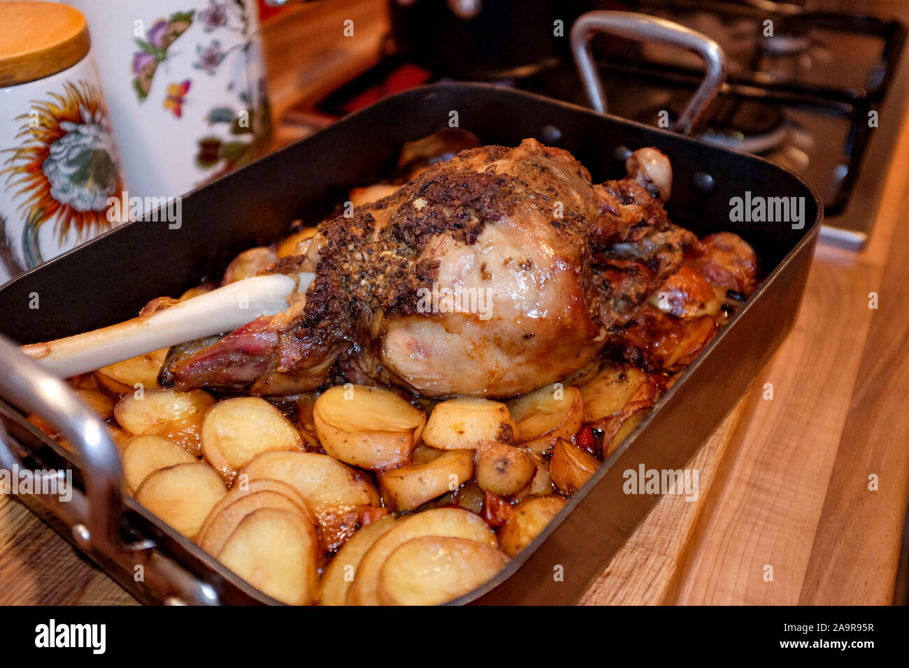 Cooked lamb leg hires stock photography and images Alamy