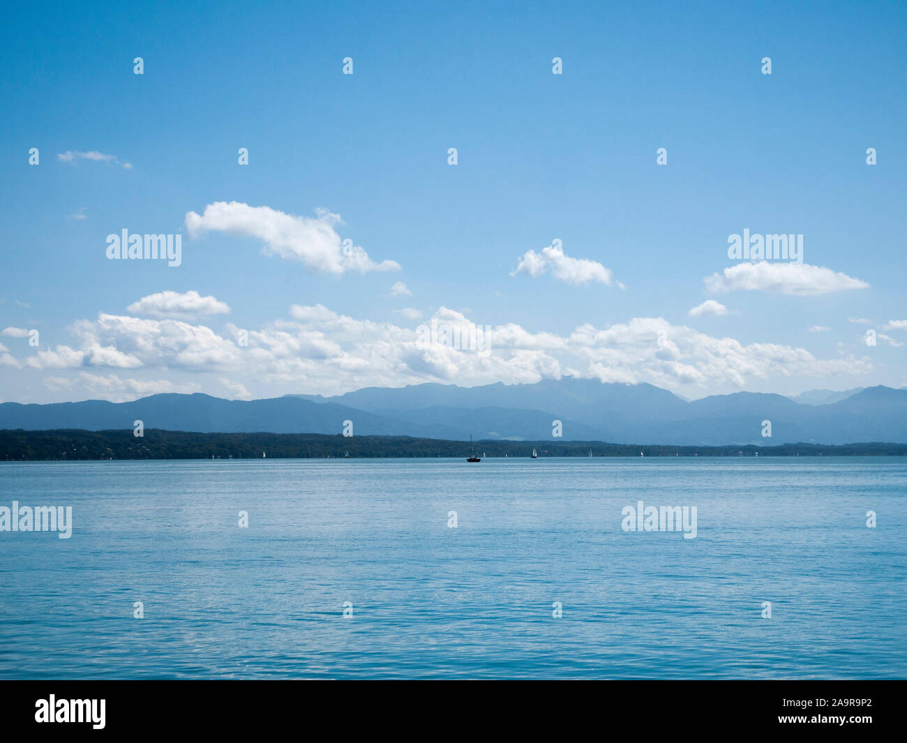 Der schoene Starnberger See in Bayern, Deutschland Stock Photo