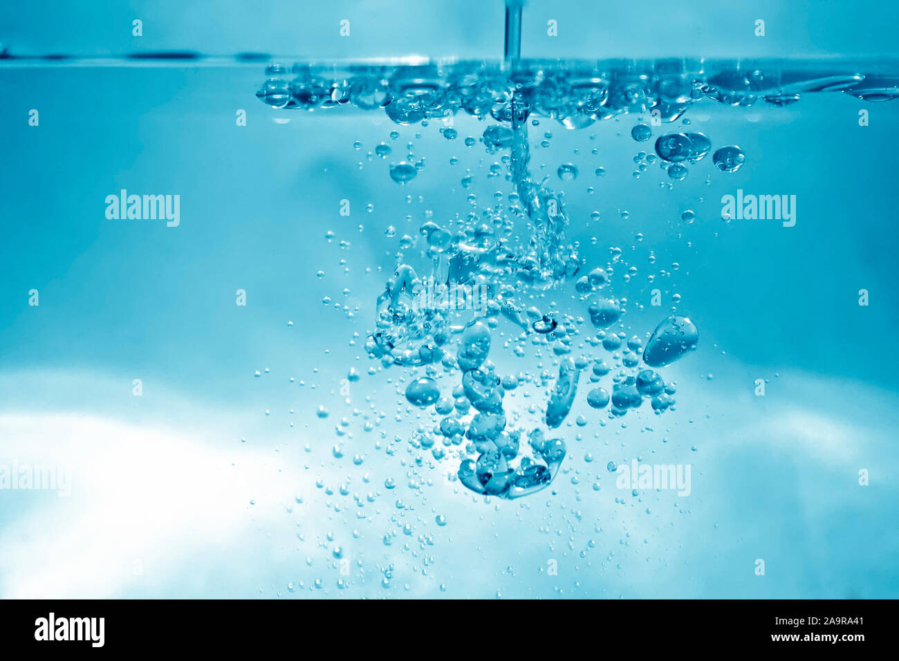 Ein schoener Hintergrund, bestehend aus Wasserblasen unter Wasser Stock Photo