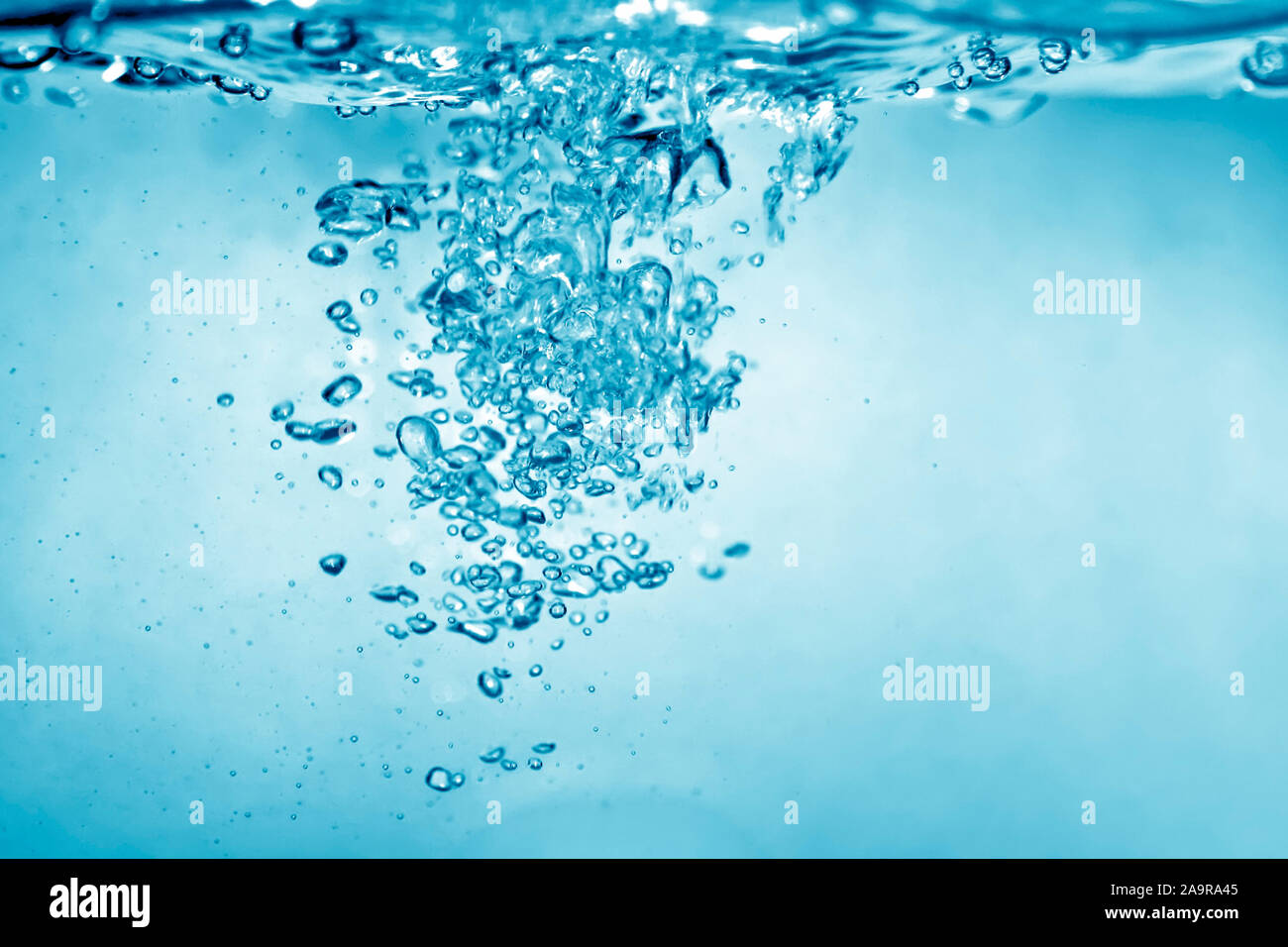 Ein schoener Hintergrund, bestehend aus Wasserblasen unter Wasser Stock Photo