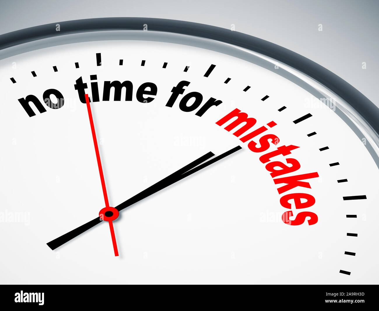 Ein simples Ziffernblatt einer Uhr mit der Aufschrift: 'no time for mistakes' Stock Photo