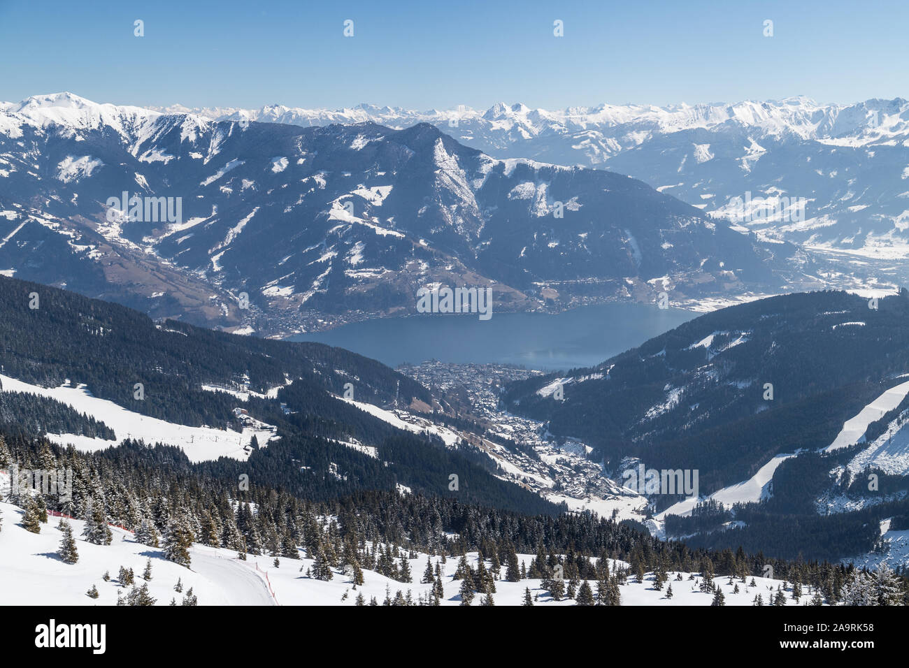 Winter landscapes in the mountains at Zell am See in Salzburgerland. Snow. mountain peaks  and Lake Zell can be seen. Stock Photo