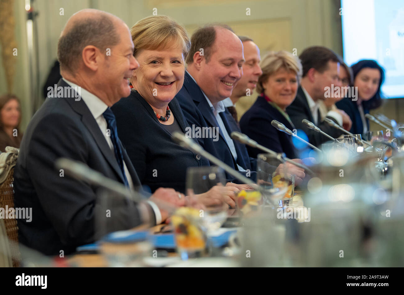 Meseberg, Germany. 17th Nov, 2019. The members of the Federal Cabinet, including Olaf Scholz (l-r, SPD), Federal Minister of Finance, Federal Chancellor Angela Merkel (CDU) and Helge Braun (CDU), Minister of the Chancellor's Office, sit at the same table in Meseberg Castle. The focus of the closed conference in the guest house of the Federal Government in Meseberg is digital change. Credit: Monika Skolimowska/dpa-Zentralbild/dpa/Alamy Live News Stock Photo