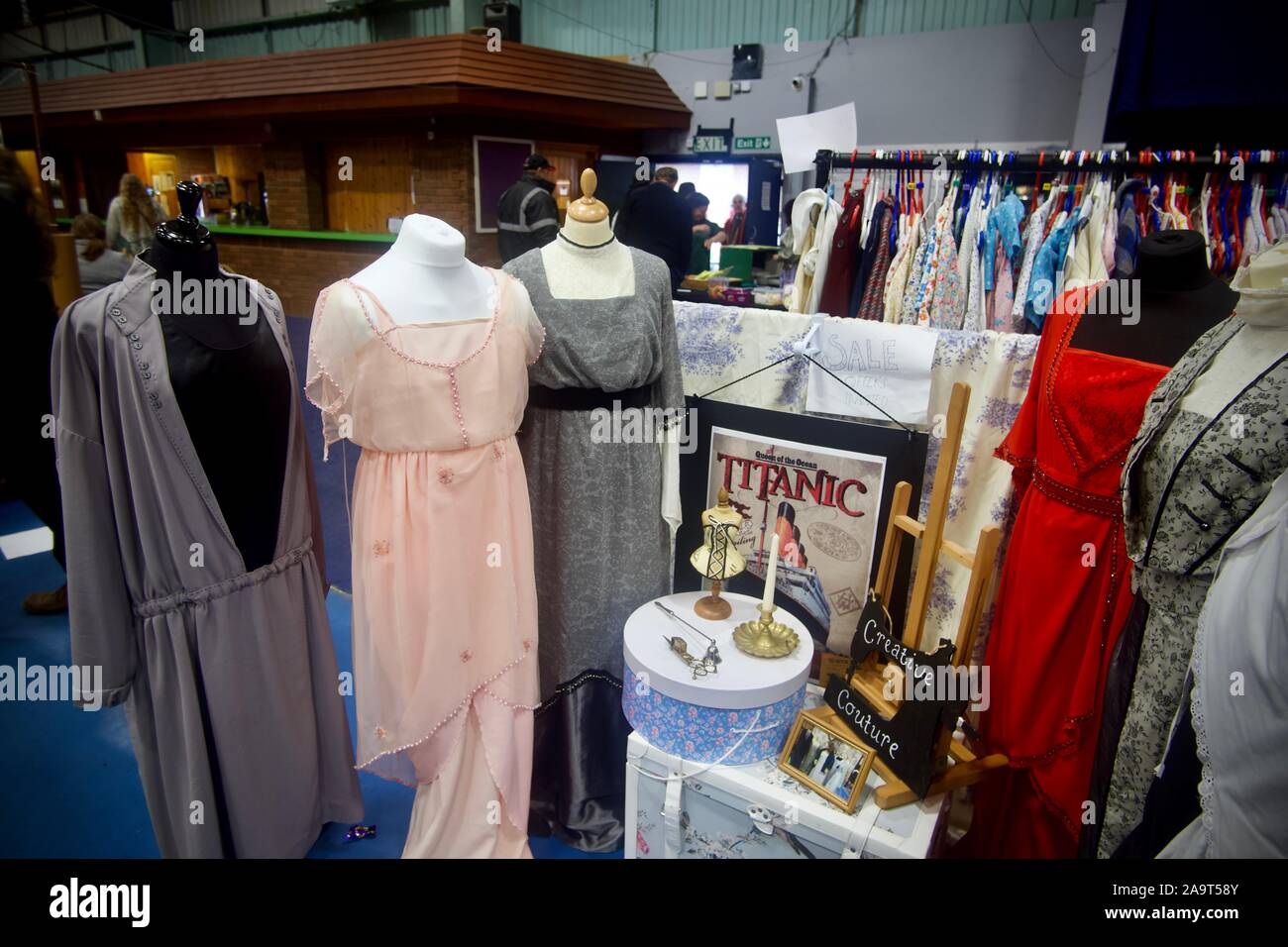 Victorian dresses hi-res stock photography and images - Alamy