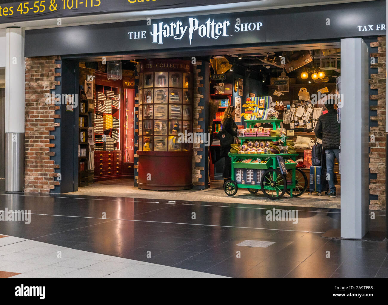 Potter shop hi-res stock photography and images - Alamy