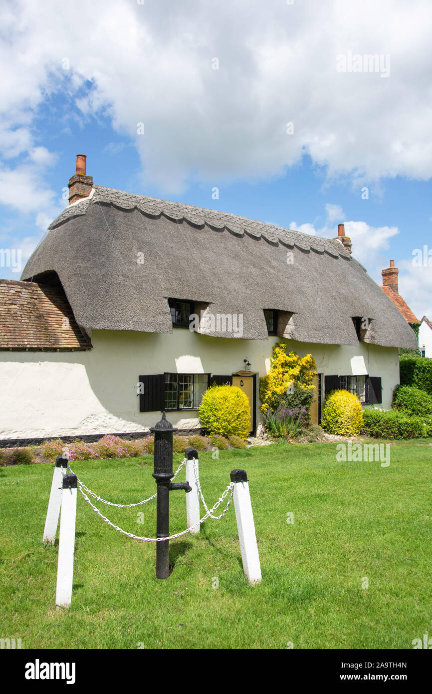Thatched cottage on The Green, Cuddington, Buckinghamshire, England, United Kingdom Stock Photo ...
