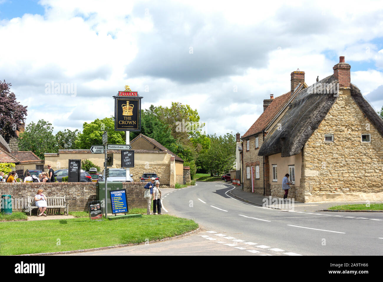 The Crown Pub and cottages, Aylesbury Rd, Cuddington, Buckinghamshire, England, United Kingdom Stock Photo