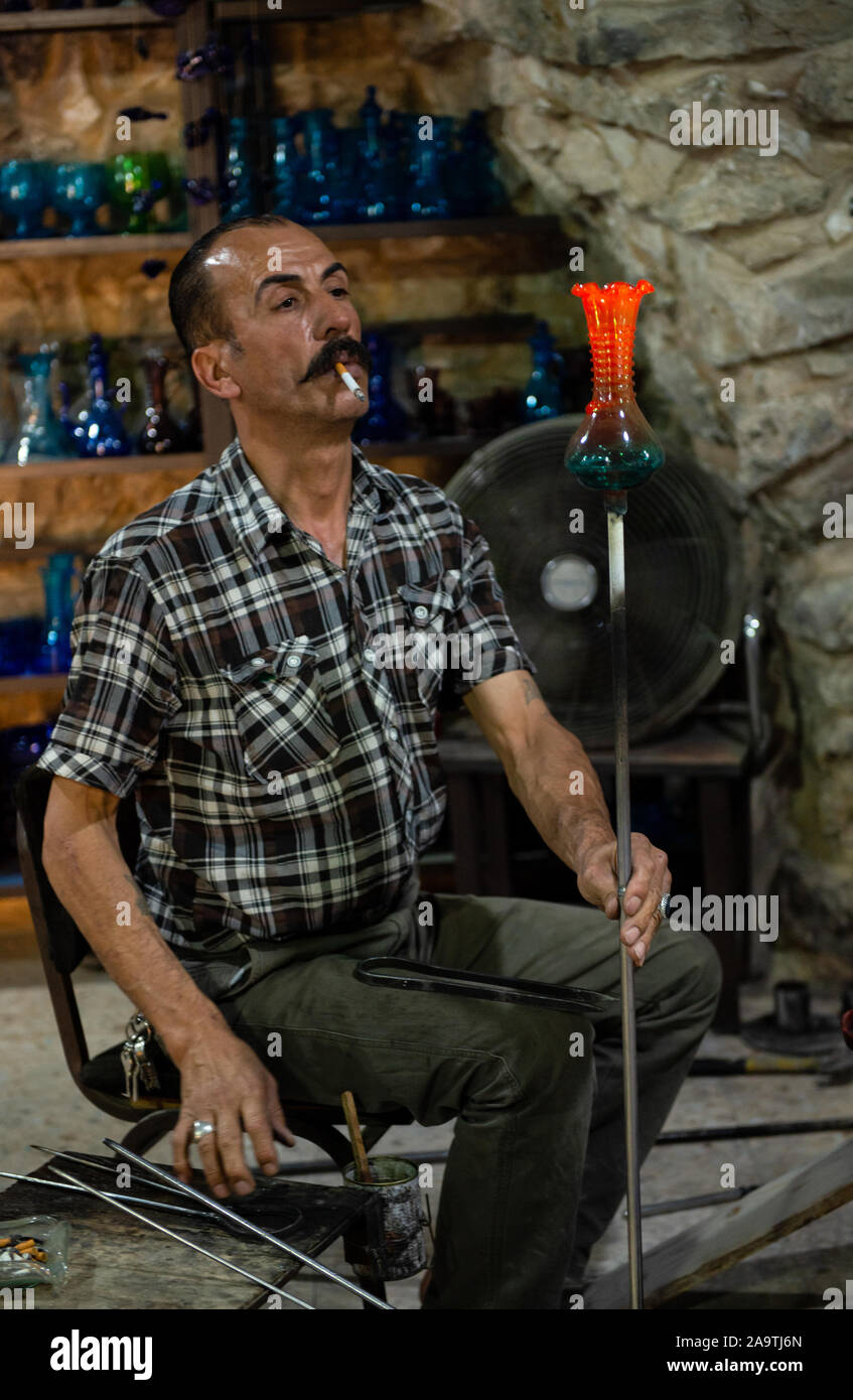 Glassblowing Man glassblower working in his studio workshop near the Ibrahimi Mosque, in the West Bank city of Hebron, Palestine Stock Photo