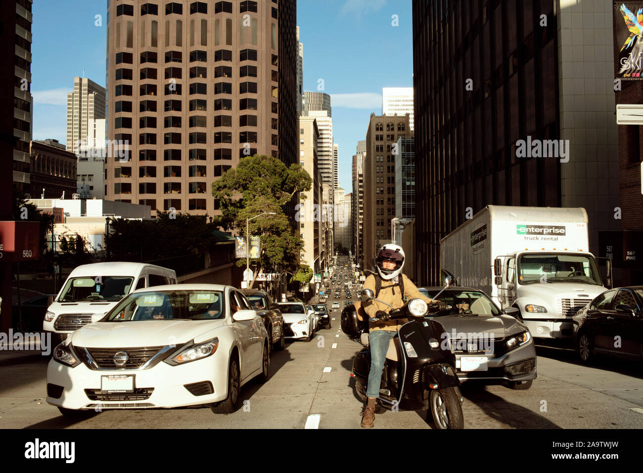 Street scene with busy traffic; vehicles waiting at red lights on Pine St, downtown San Francisco, California, USA. Sep 2019 Stock Photo