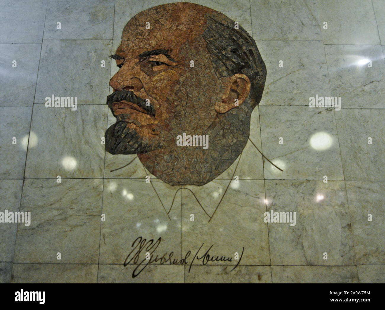 Vladimir Lenin mosaic. Biblioteka Imeni Lenina metro station. Moscow, Russia Stock Photo