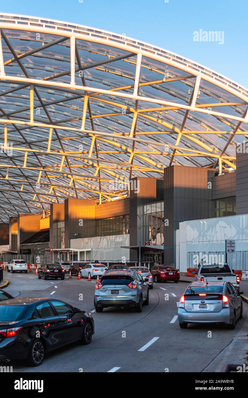 Early morning traffic at Hartsfield-Jackson Atlanta International Airport's domestic terminal in Atlanta, Georgia. (USA) Stock Photo