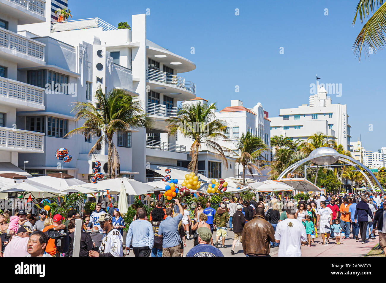 Tourist taking photo super hi res stock photography and images Alamy Tourist taking photo super hi res stock photography and images Alamy