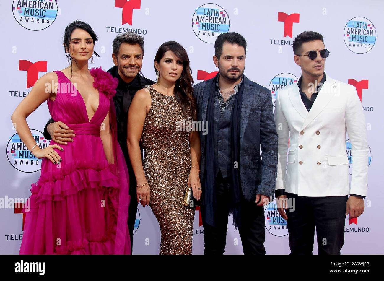 Aislinn Derbez And Vadhir Derbez High Resolution Stock Photography And Images Alamy